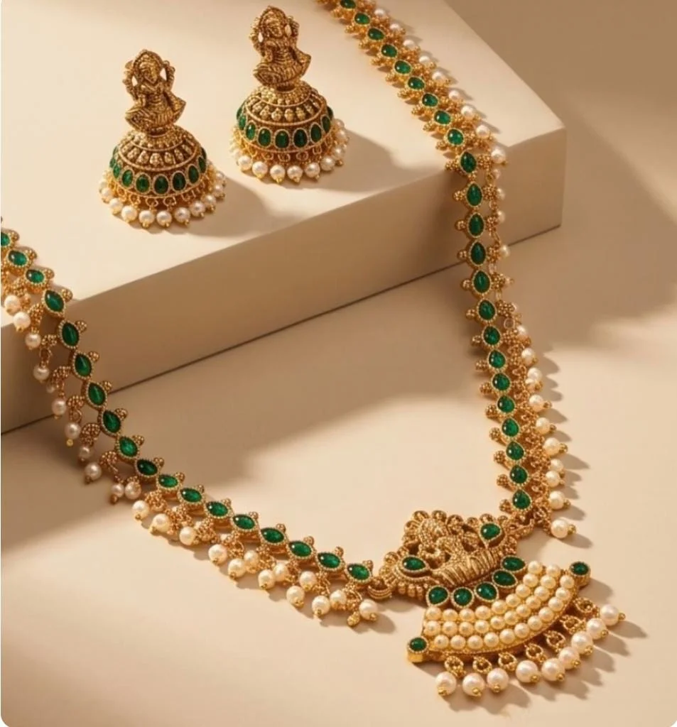 Green Kempstone With Pearl Drops Necklace