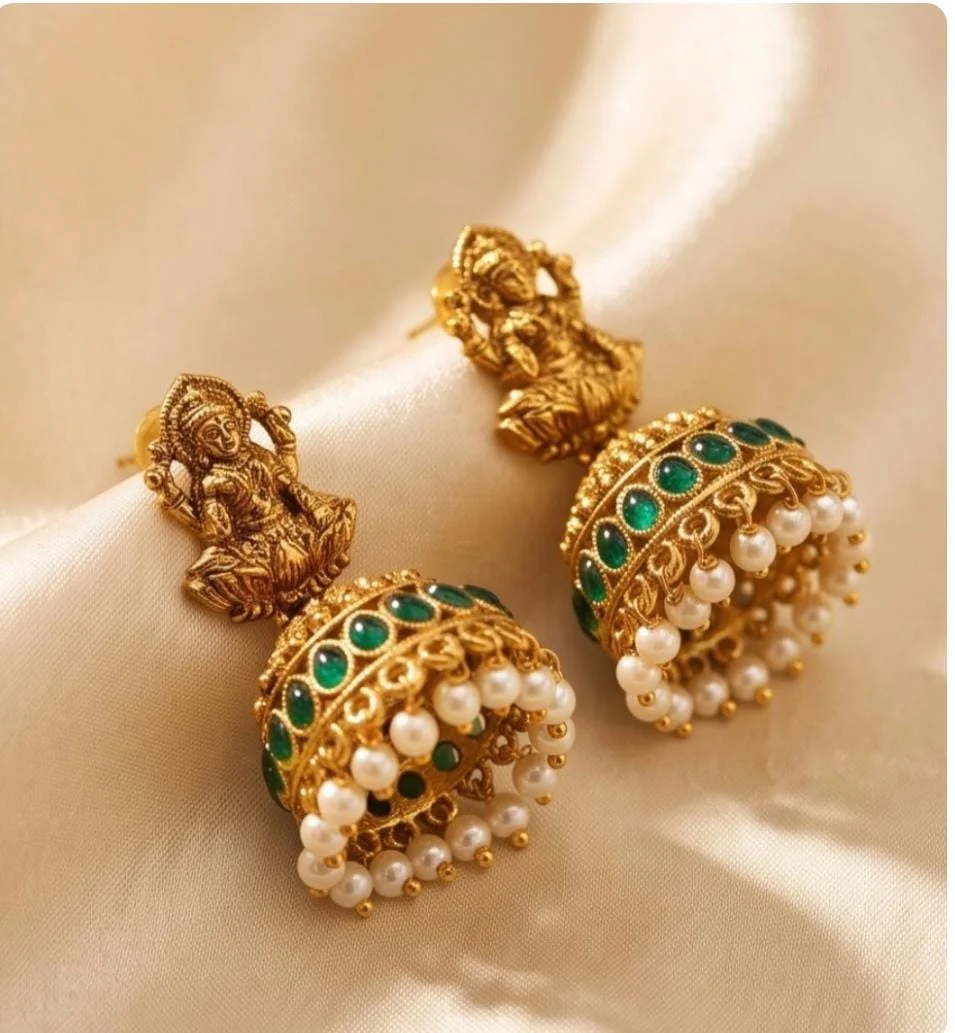 Green Kempstone With Pearl Drops Necklace view 3