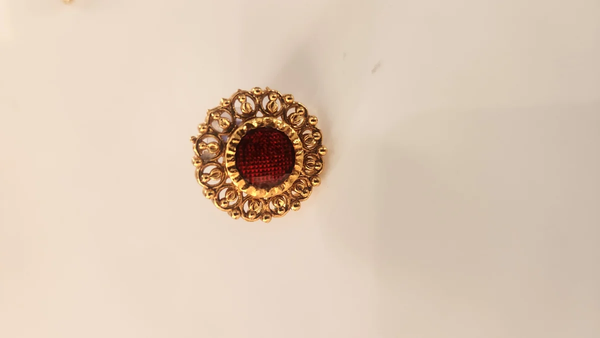 Gold Toned Palaka Model Invisible Red Pendant Set. alternate view