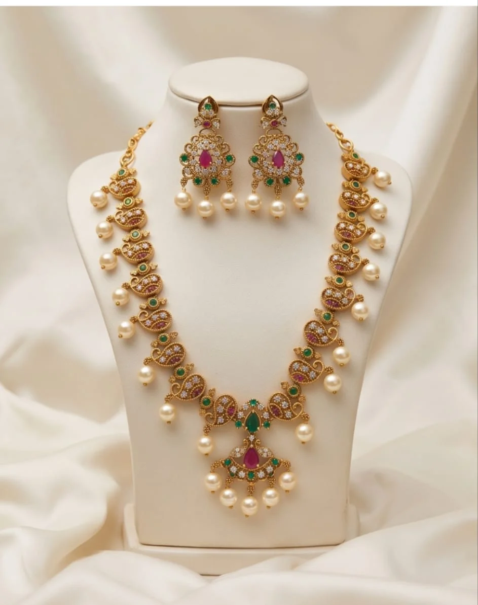 This Traditional South Indian Necklace Set Blends Manga Malai With Guttapusalu. alternate view