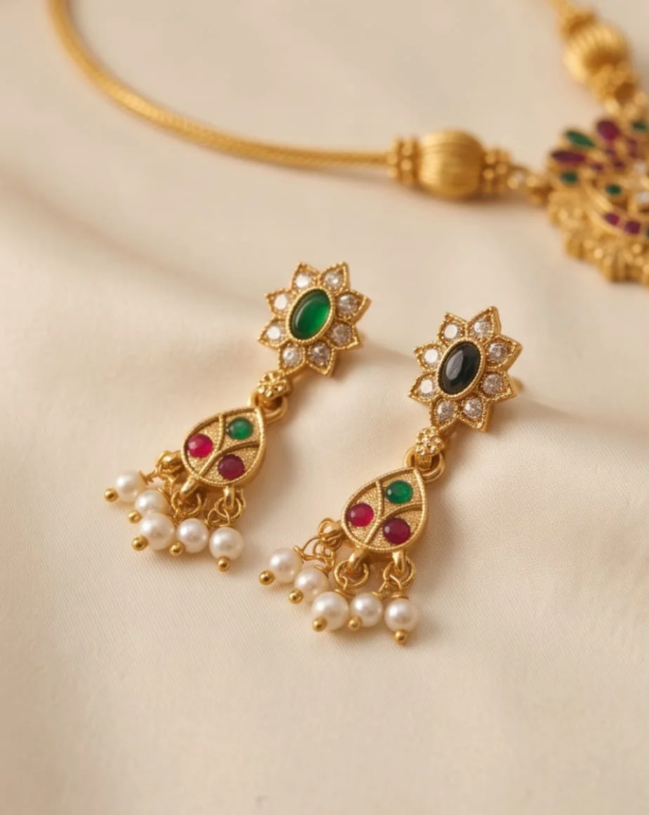 A South Indian Temple Jewellery Necklace Set Featuring An Antique Gold Toned Finish, view 4