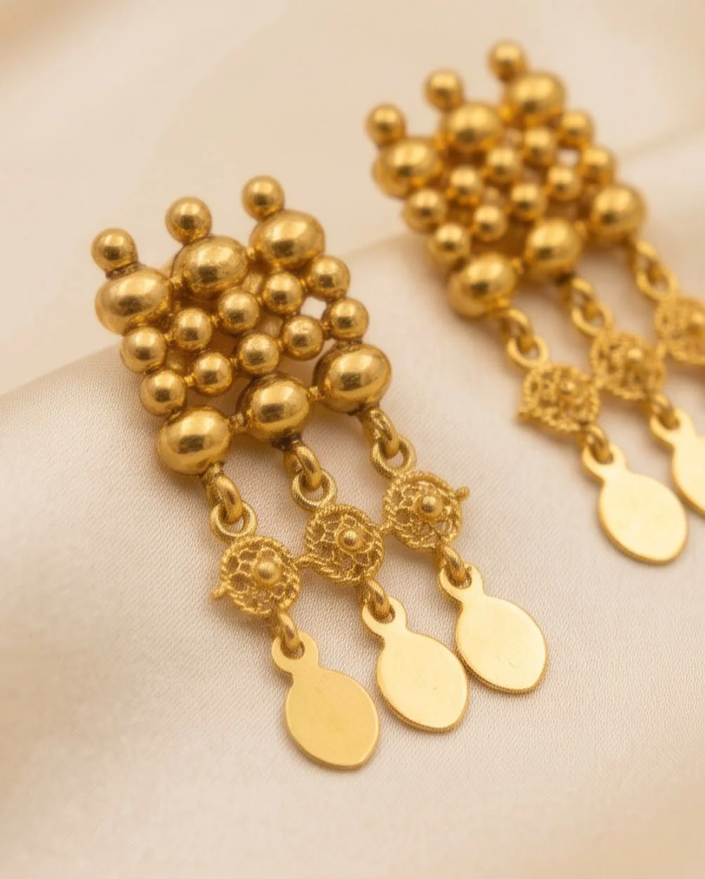 Golden Coin Choker Set An Exquisite Traditional Yellow-Gold Design view 3